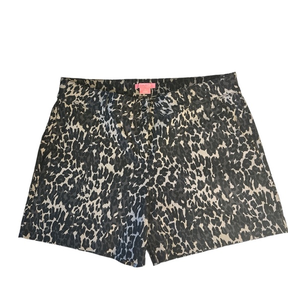 Isaac Mizrahi Animal Print Shorts. - Picture 1 of 3